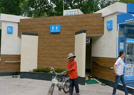 Dau tu 1.000 nha ve sinh cong cong o Sai Gon hinh anh