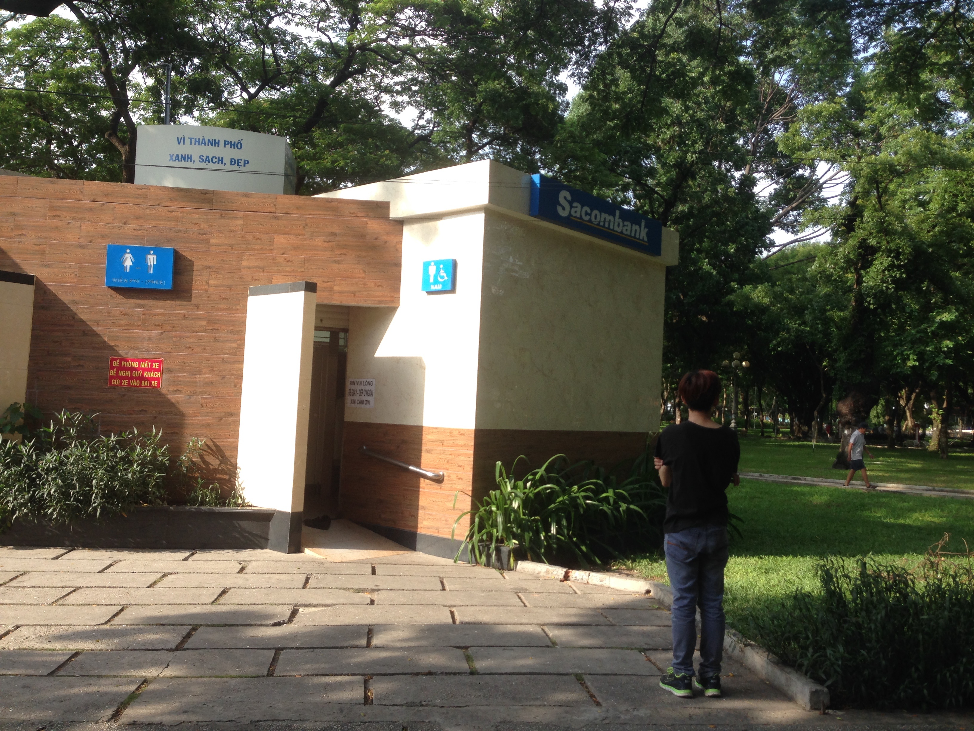 Nha ve sinh thieu va xuong cap anh 1