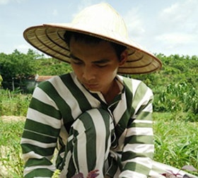 Pham nhan dung cam cuu chau be bi duoi nuoc o ho sau hinh anh