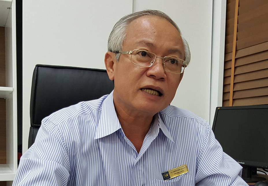 Lanh dao DH Kinh te TP HCM tu van xet tuyen vao truong hinh anh