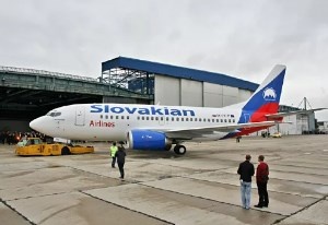 Xe xang dau 'cat' ngang san do chuyen co Thu tuong Slovakia hinh anh