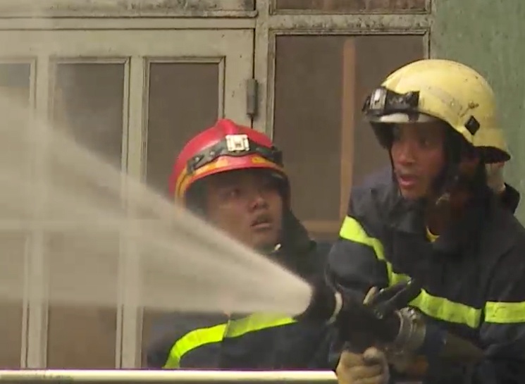 Chay trong hem sau o Sai Gon, dan hot hoang thao chay hinh anh