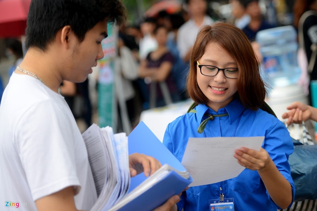 Xet tuyen to hop Toan, Van, Dia nen hoc truong nao? hinh anh