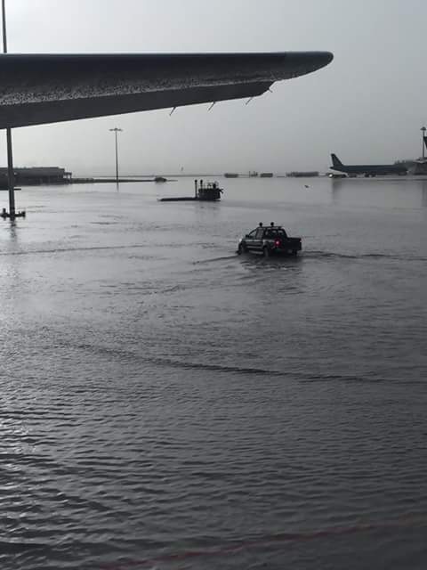 San bay Tan Son Nhat lai ngap anh 1