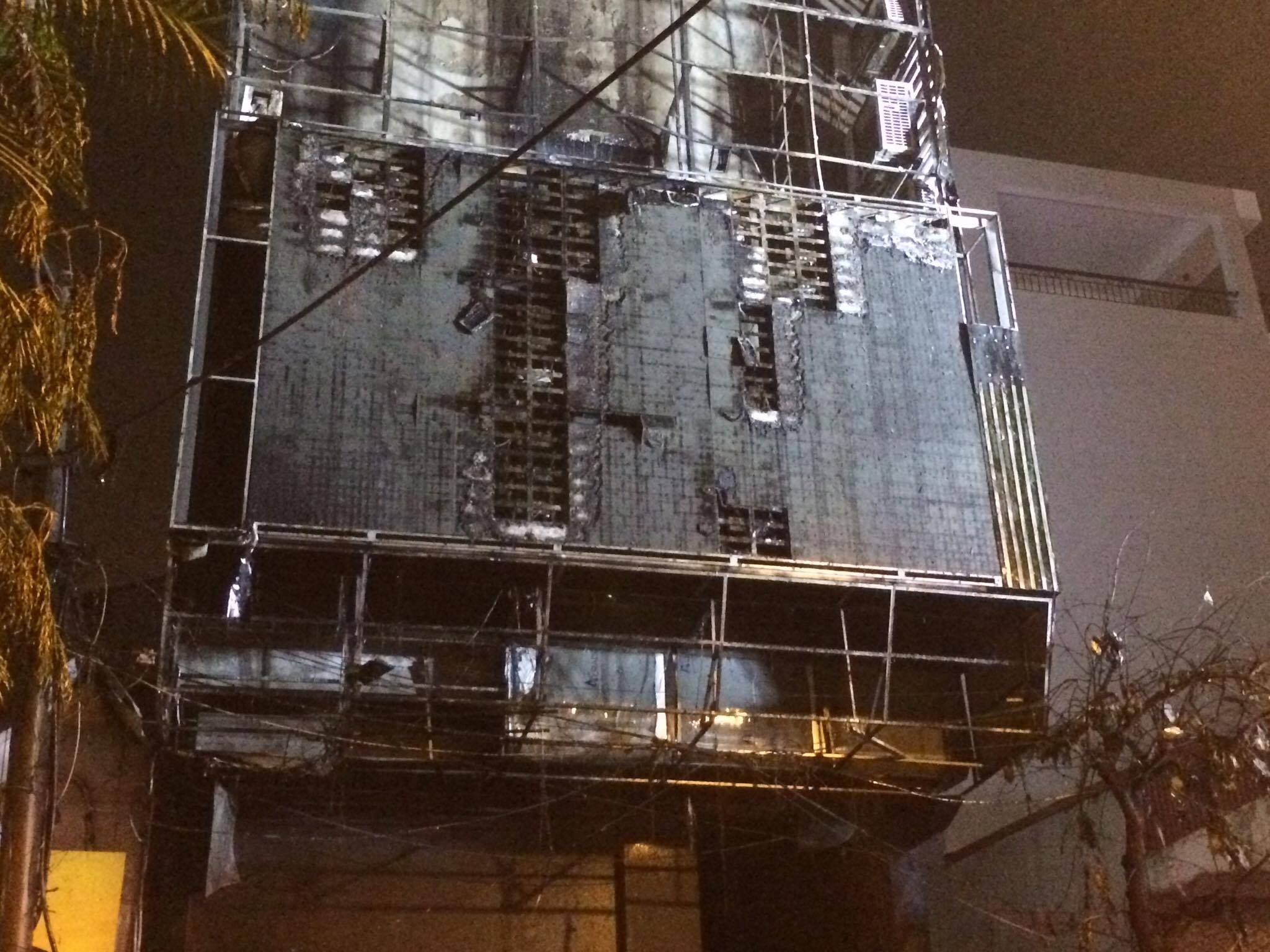 hien truong chay quan karaoke 8 tang anh 10