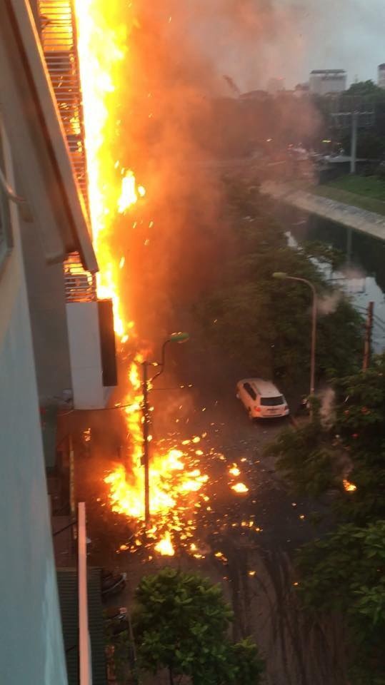 hien truong chay quan karaoke 8 tang anh 1