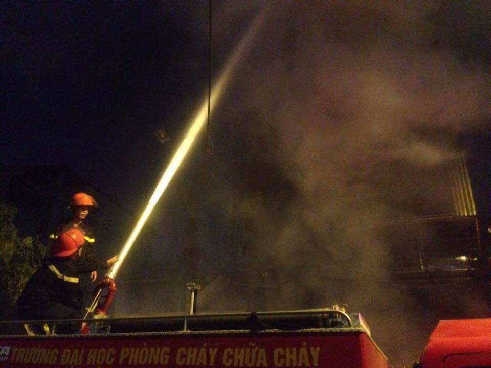 hien truong chay quan karaoke 8 tang anh 2