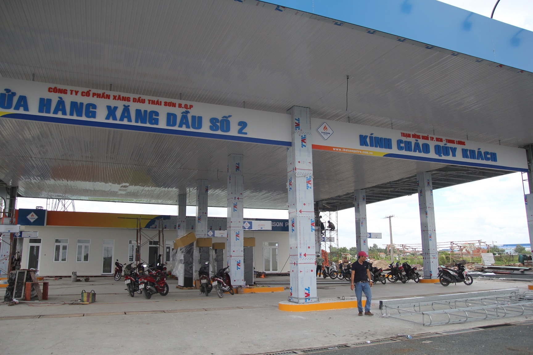 Xay tram dung nghi tren cao toc TP.HCM - Trung Luong hinh anh