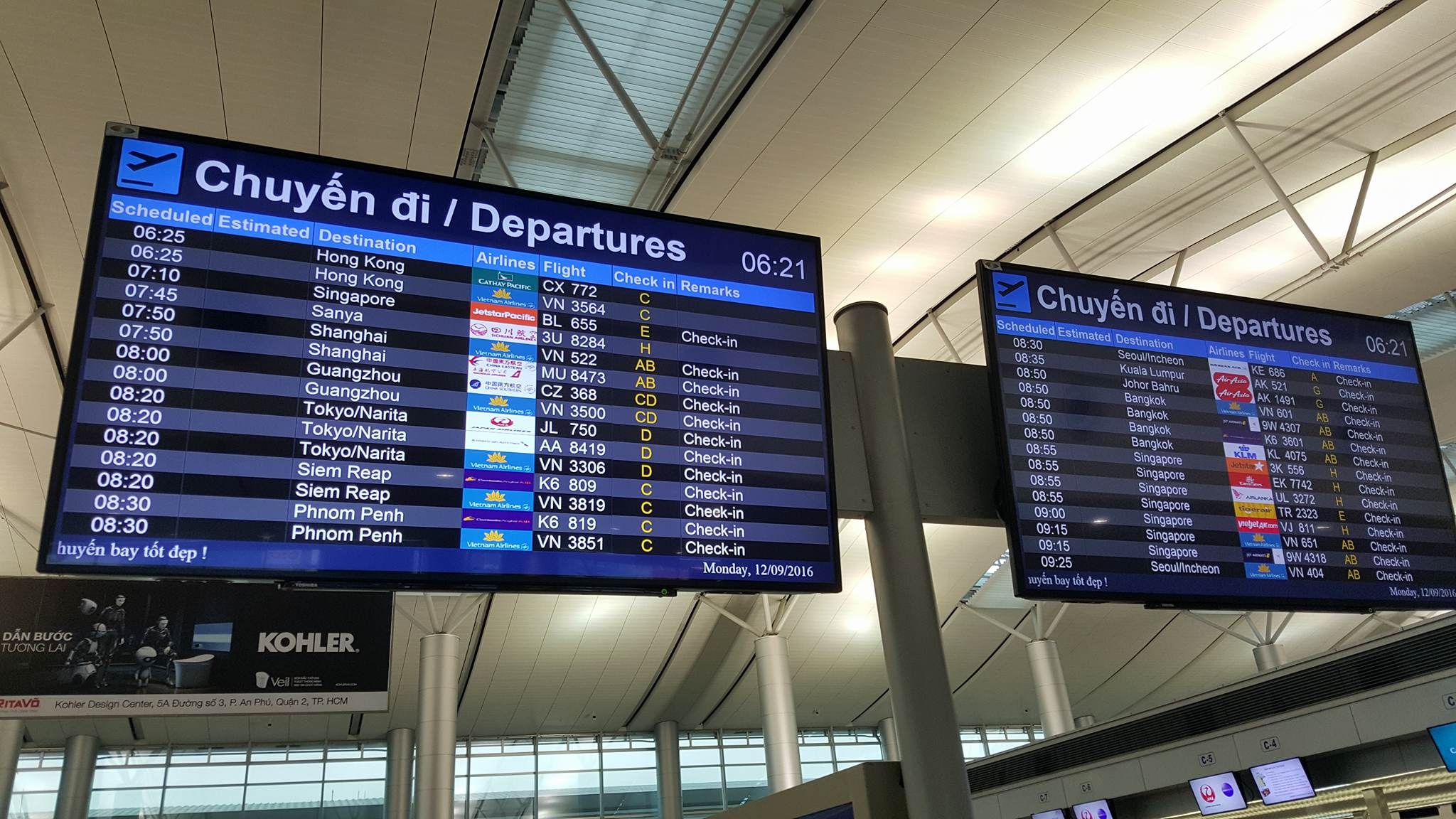 Tan Son Nhat gap su co, hanh khach phai check in thu cong hinh anh