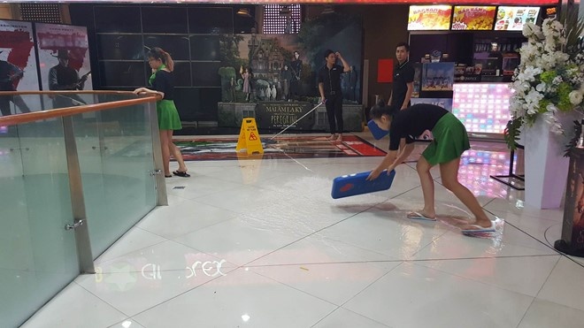 Toa nha Bitexco dot do mang xoi thoat khong kip hinh anh