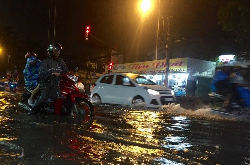 Mưa lớn ở sân bay Tân Sơn Nhất ảnh 3 Mua lon o san bay Tan Son Nhat anh 3