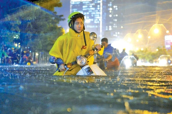 Lanh dao TP.HCM mat 3 gio tim duong ve nha do ngap hinh anh