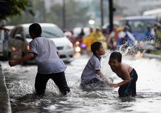 TP.HCM cap nhat tinh hinh mua ngap qua Internet hinh anh