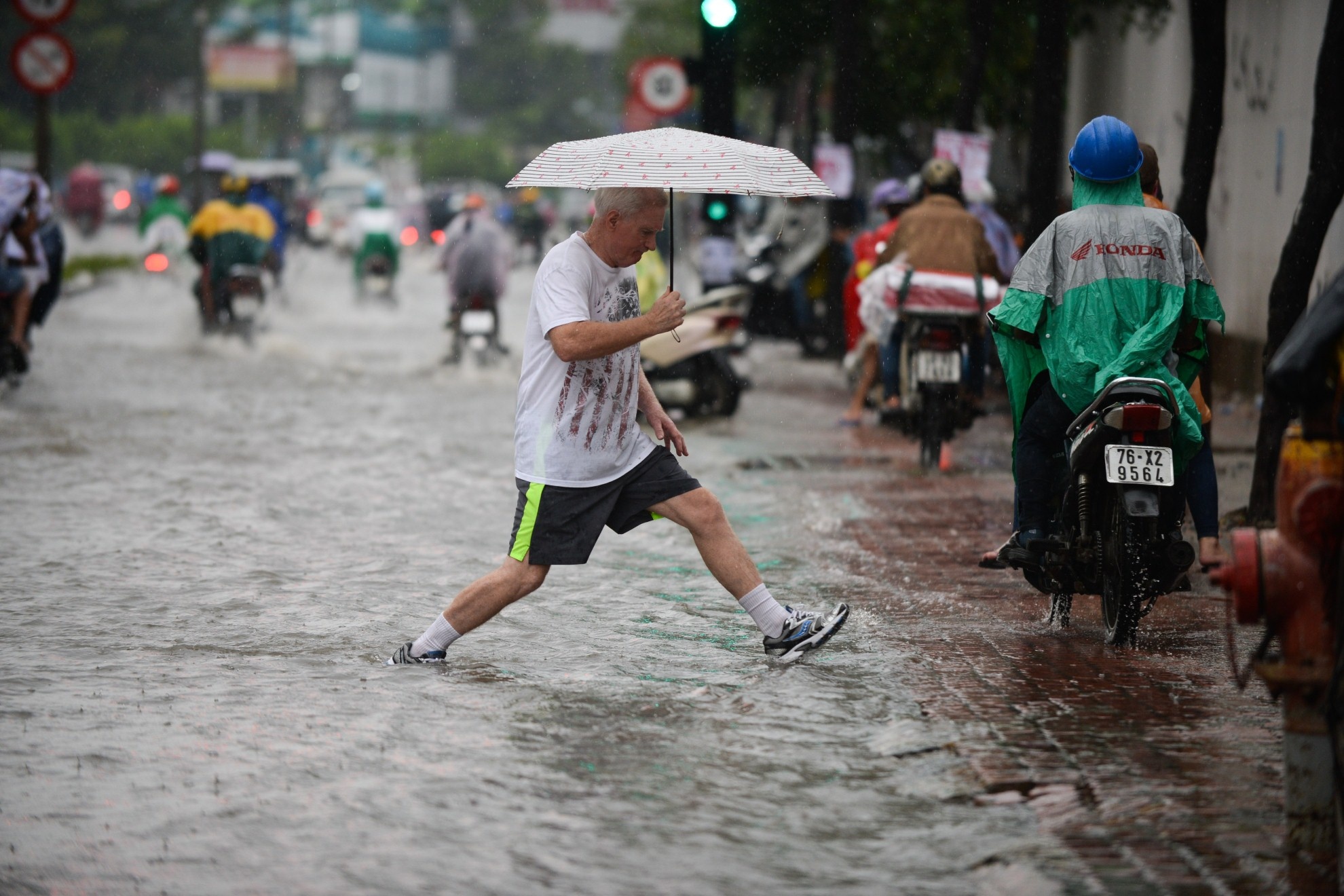 Ngap nang duong Nguyen Huu Canh anh 3