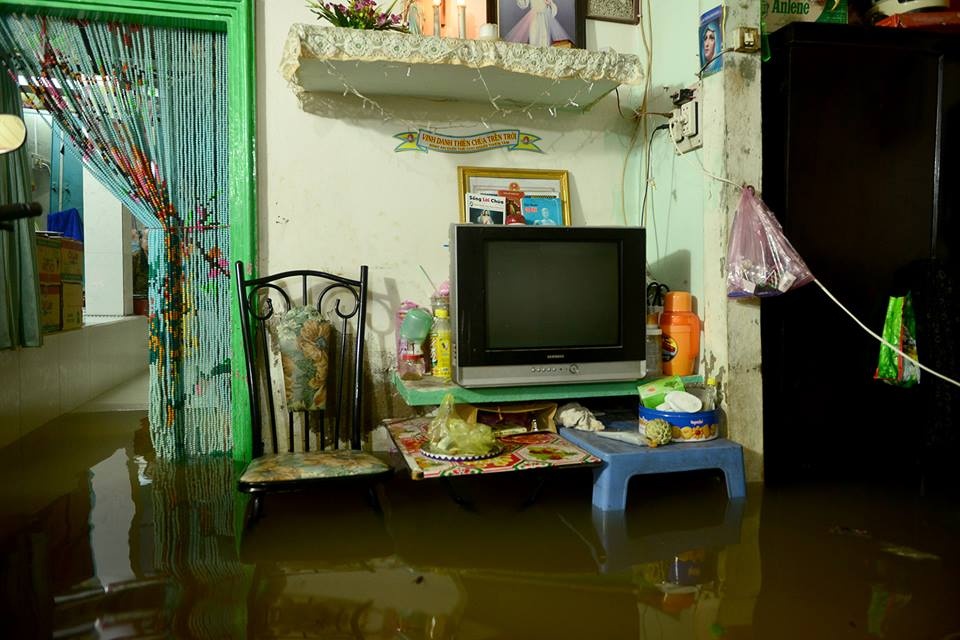 Sai Gon mua to duong ngap anh 10