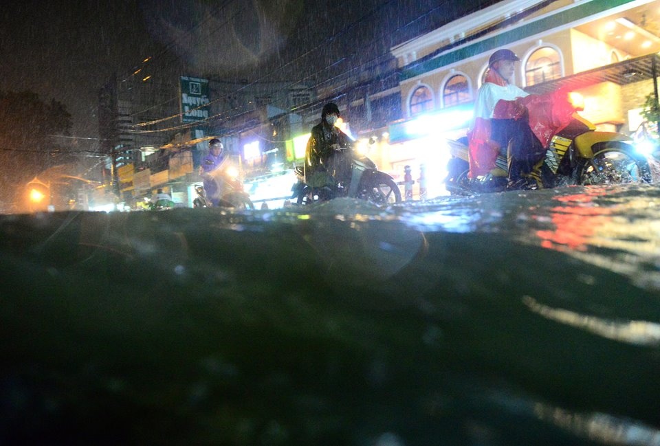 Sai Gon mua to duong ngap anh 18