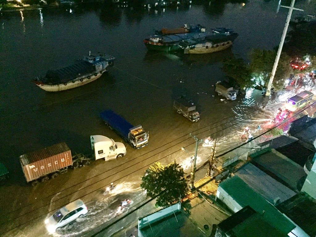 Sai Gon mua to duong ngap anh 4