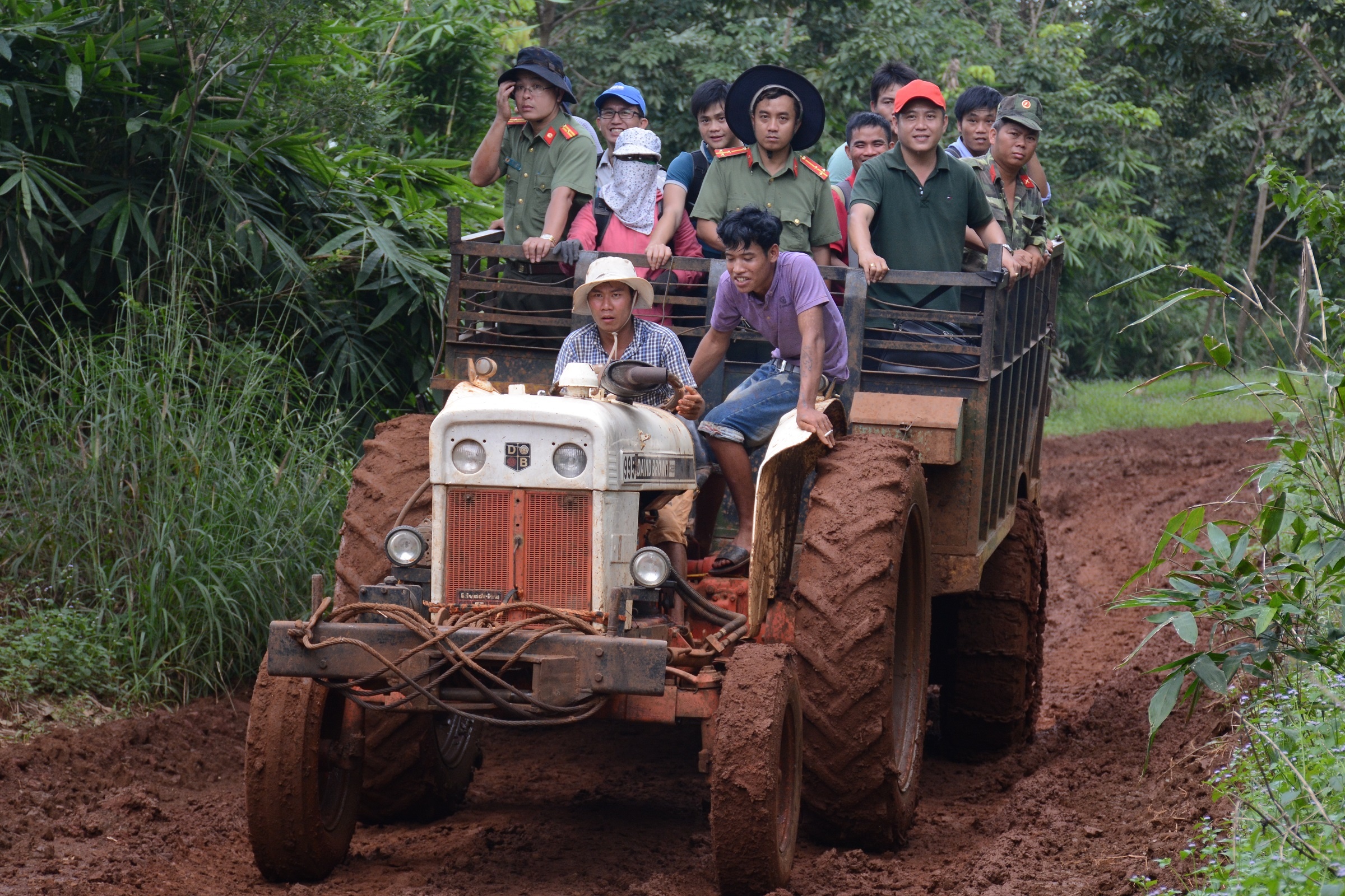 Chum anh hien truong vu ban sung anh 1