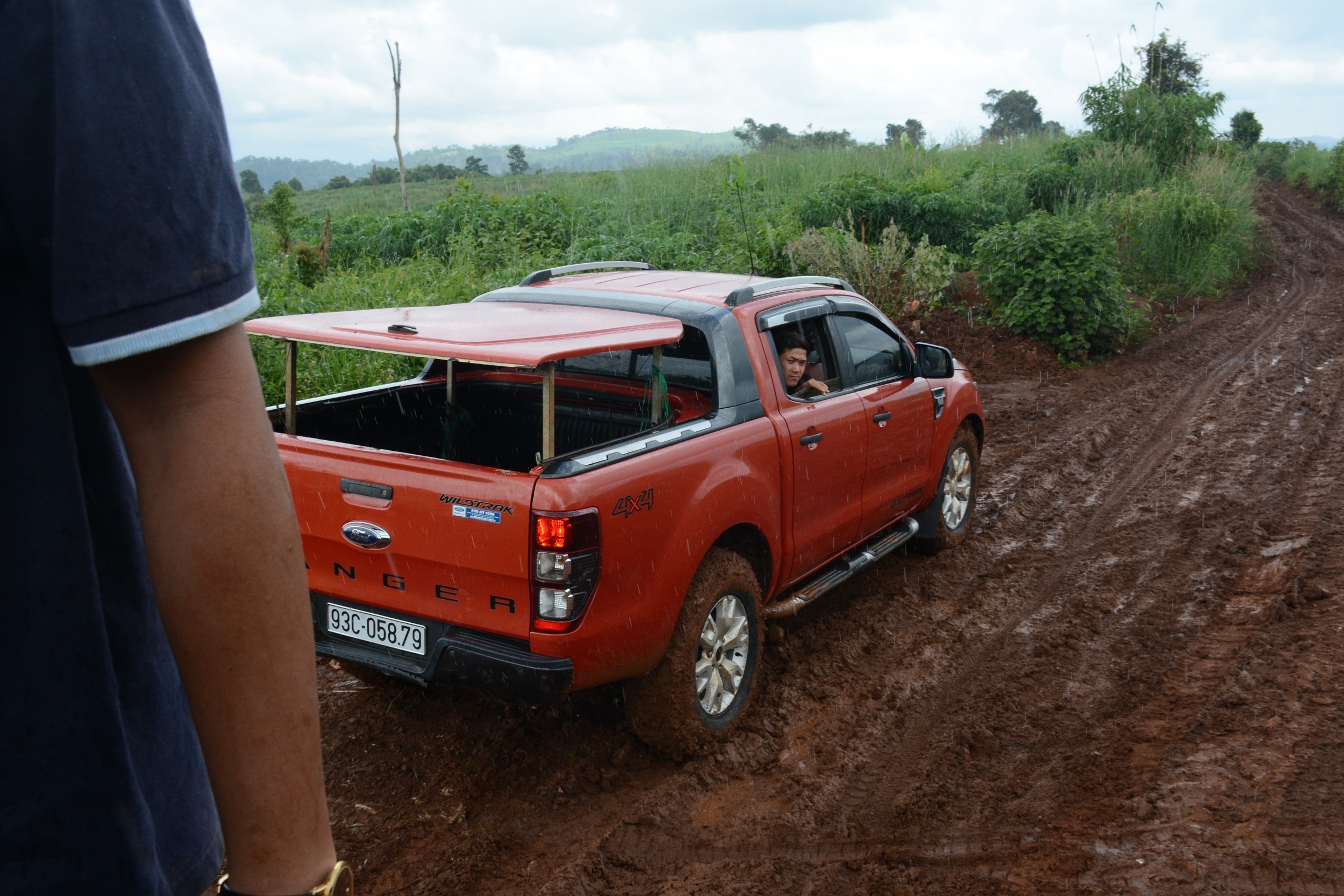 Chum anh hien truong vu ban sung anh 15