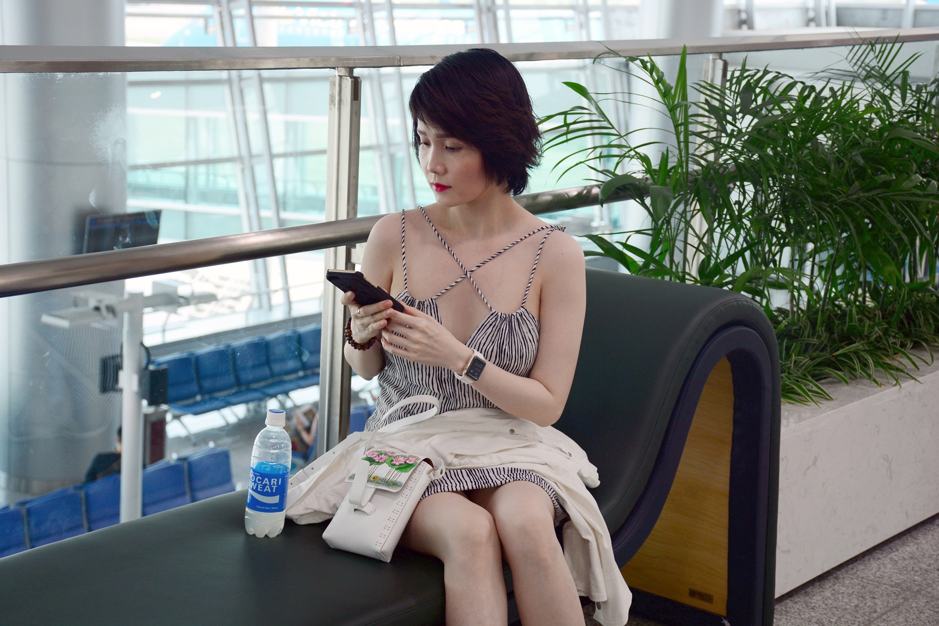 Khu nghi,  vui choi o san bay anh 3