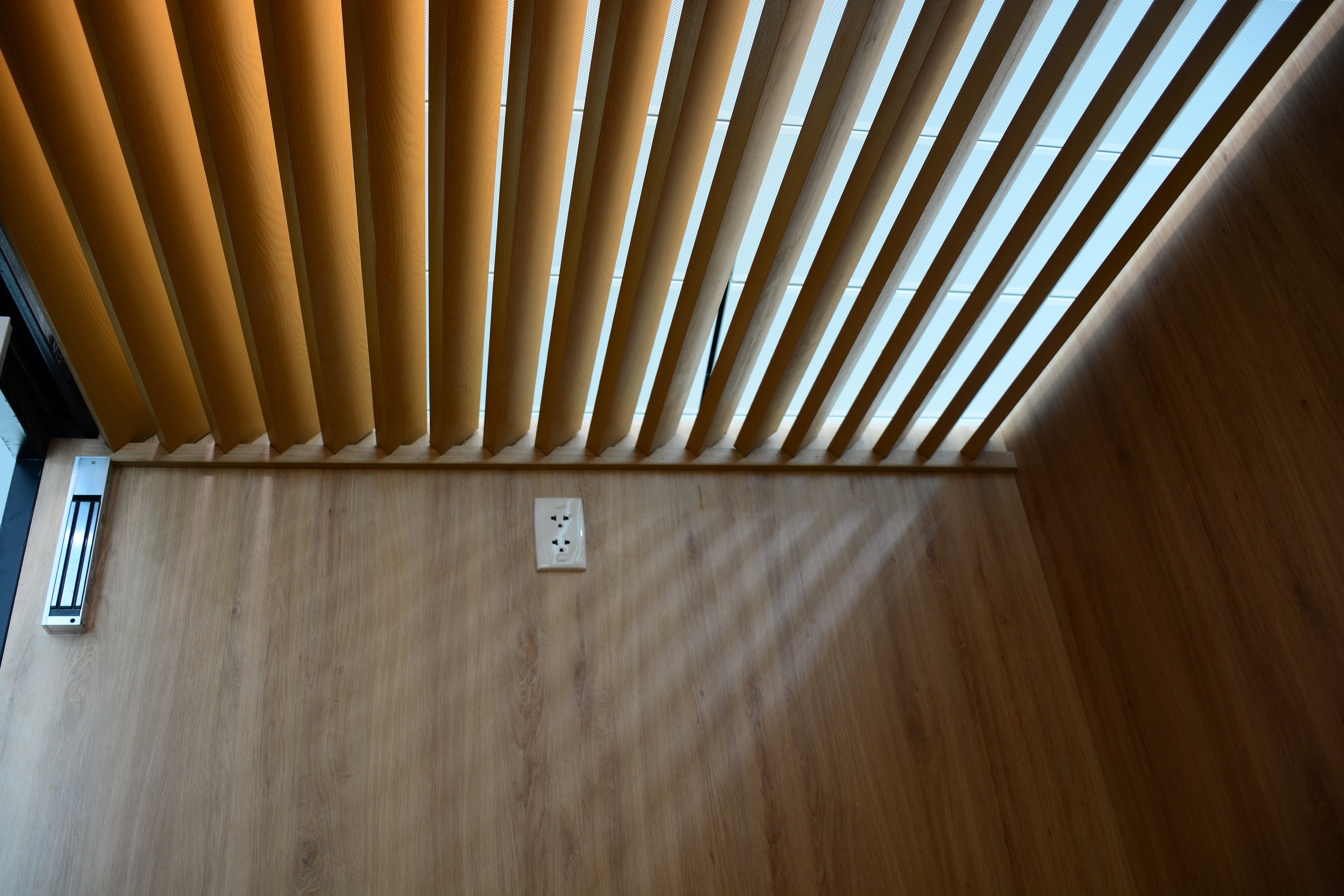 Khu nghi,  vui choi o san bay anh 13