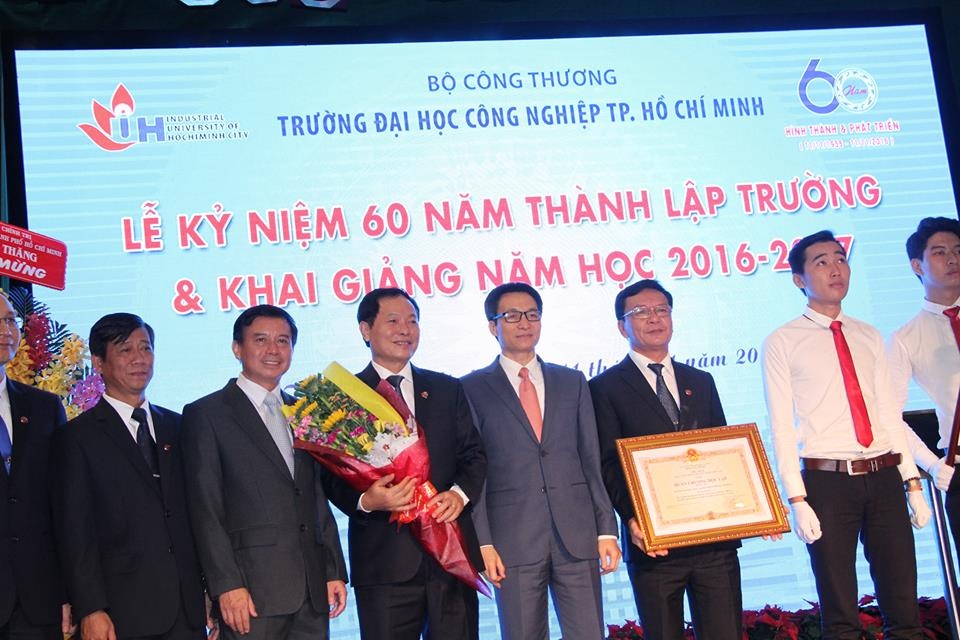 SV ra trường không thua chị kém em ảnh 1 SV ra truong khong thua chi kem em anh 1