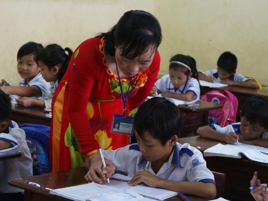 Co giao ngheo 20 nam gan bo voi xa dao o cuc nam To quoc hinh anh