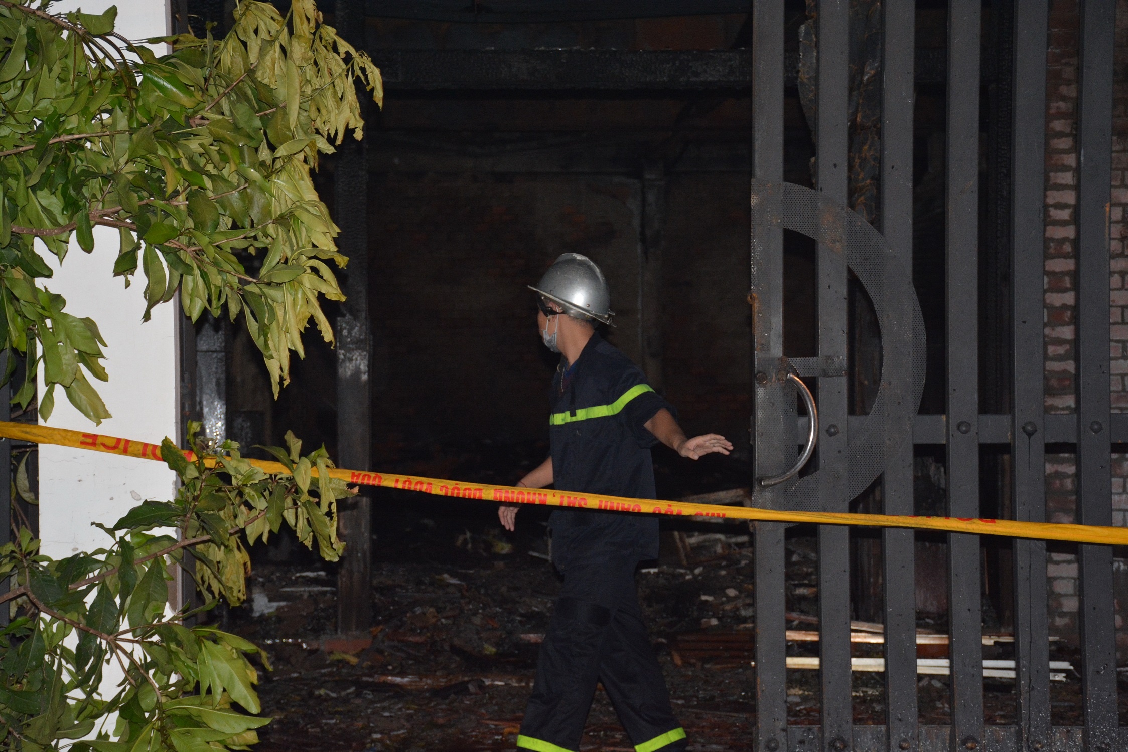 Chay nha tai Sai Gon, hai nguoi tu vong hinh anh