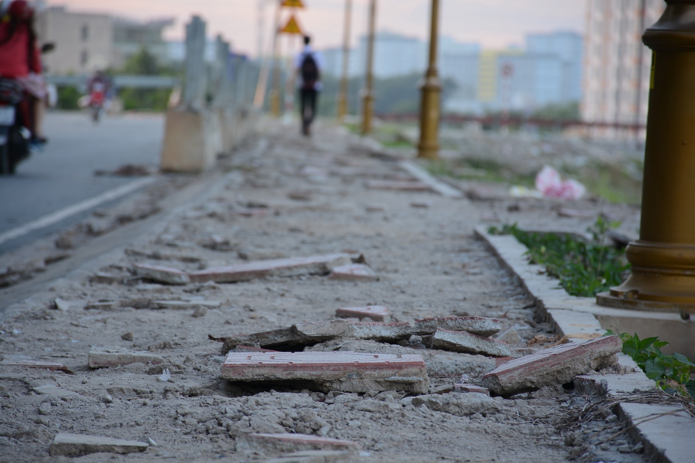 Bờ kè ĐHQG hư hỏng nặng ảnh 3 Bo ke DHQG hu hong nang anh 3