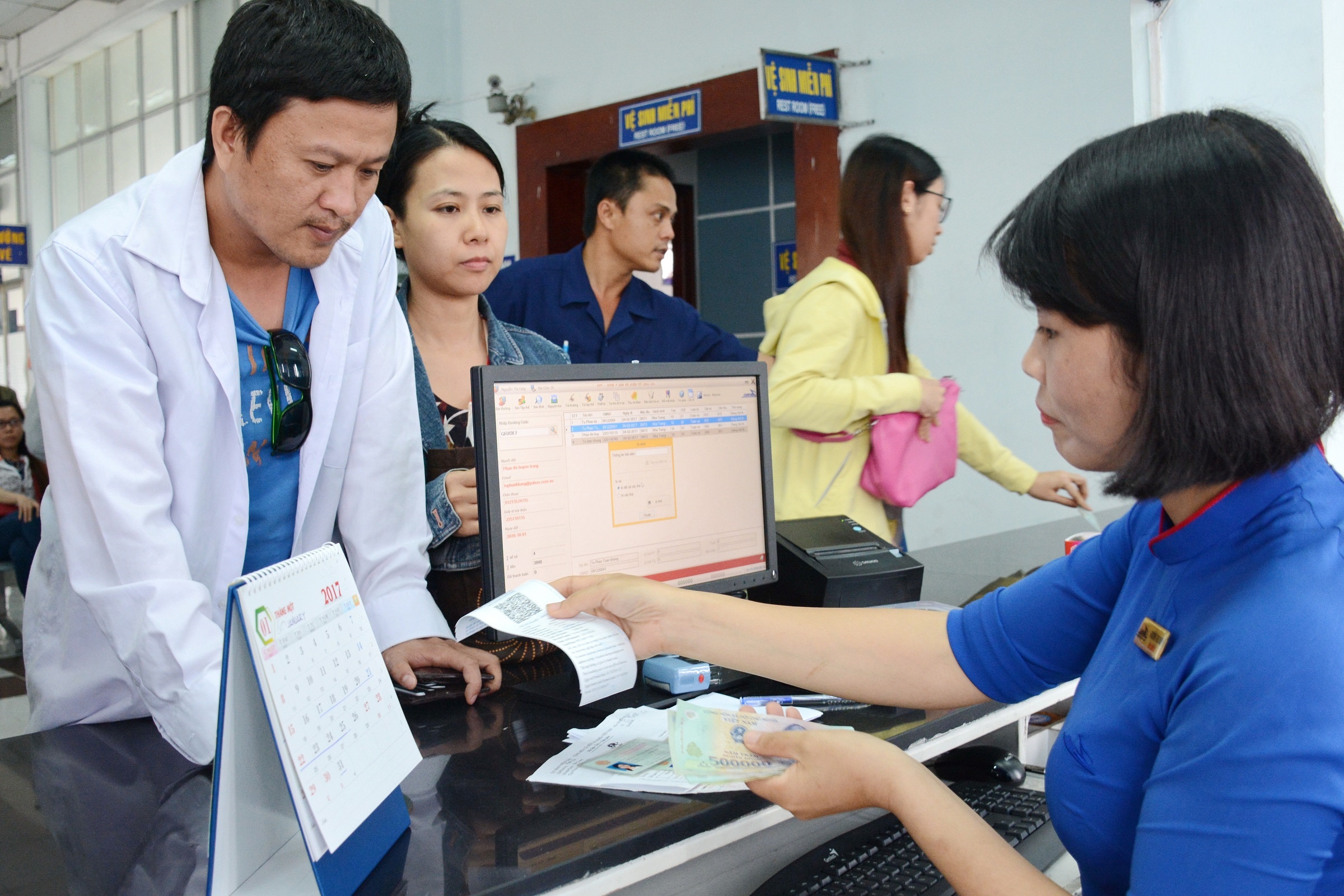 Ga Sai Gon con 100.000 ve tau Tet Dinh Dau hinh anh