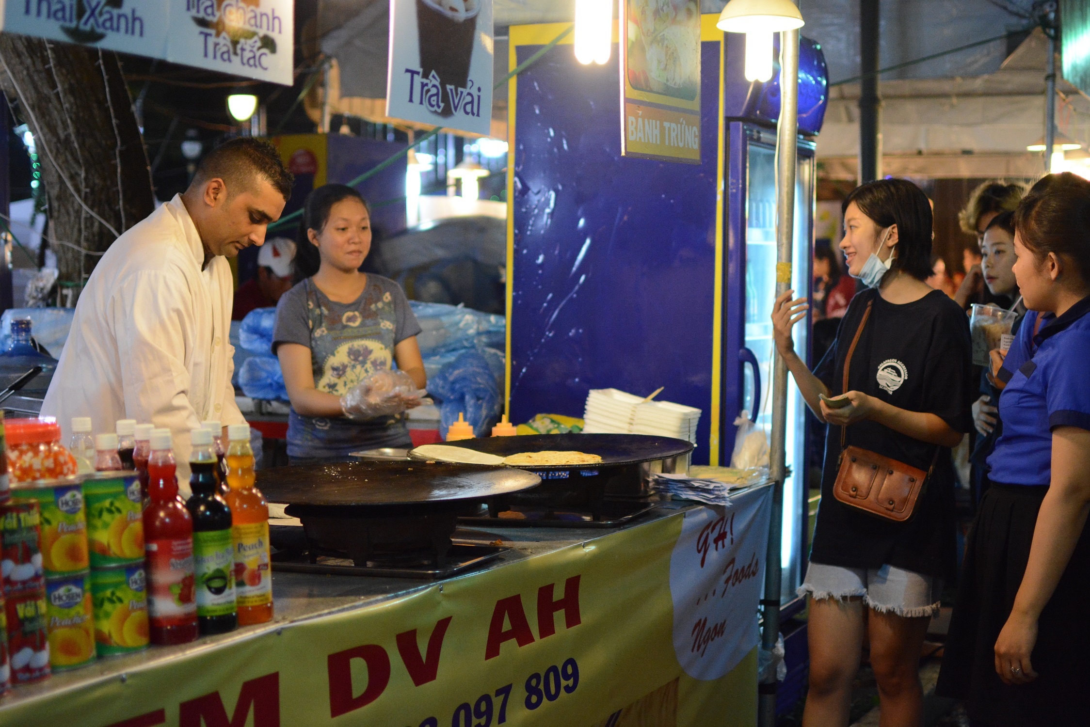 Thuong thuc mon ngon khap the gioi giua Sai Gon hinh anh