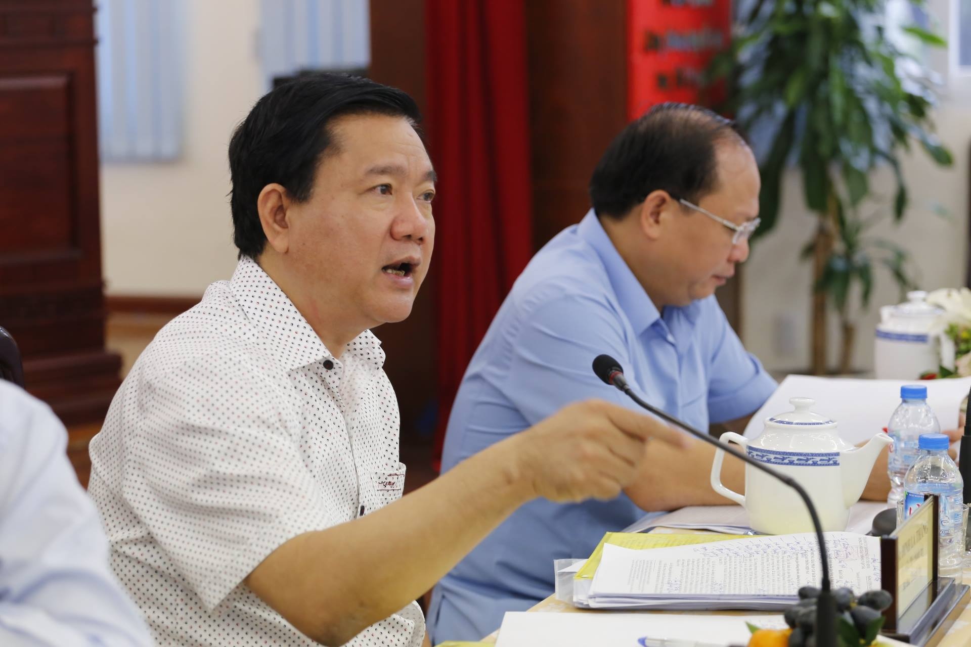 Bi thu Thang: 'Thue toi di, nam 2017 se xong ben xe' hinh anh