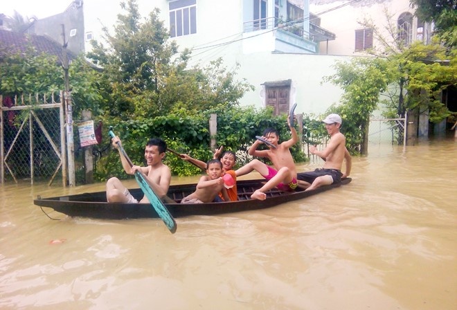 Lũ lụt ảnh hưởng đến giao thông ảnh 1 Lu lut anh huong den giao thong anh 1