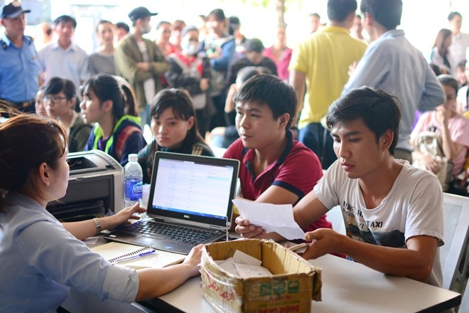 Hang chuc nha xe o Sai Gon ruc rich tang ve tet hinh anh