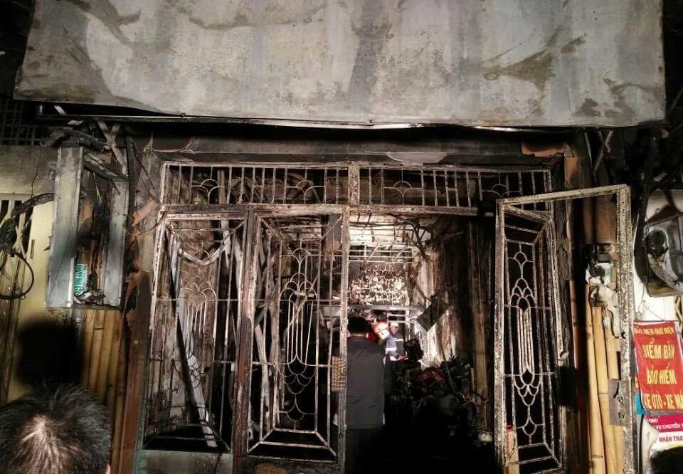 Hang trieu 'nha ong' o Sai Gon kho thoat hiem khi chay hinh anh