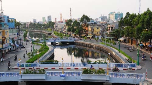 Cam xe luu thong tren duong Truong Sa, Hoang Sa o TP.HCM hinh anh