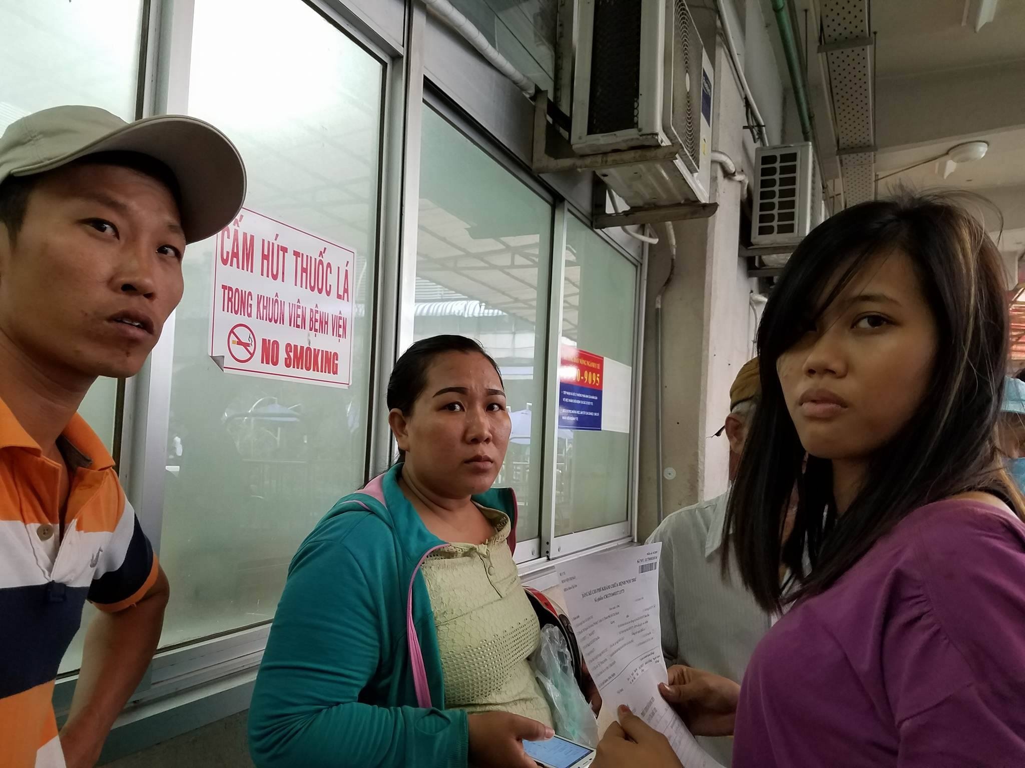 Thoát khỏi xe bằng cửa thông gió ảnh 2 Thoat khoi xe bang cua thong gio anh 2