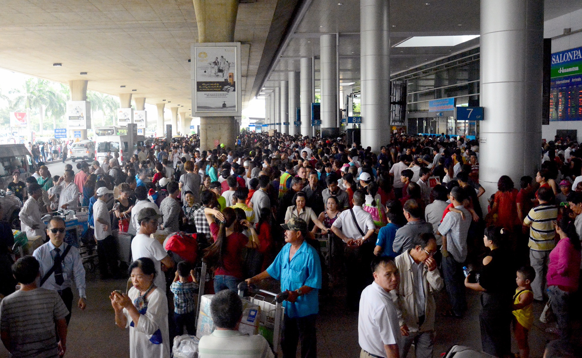 ket xe o Tan Son Nhat anh 2