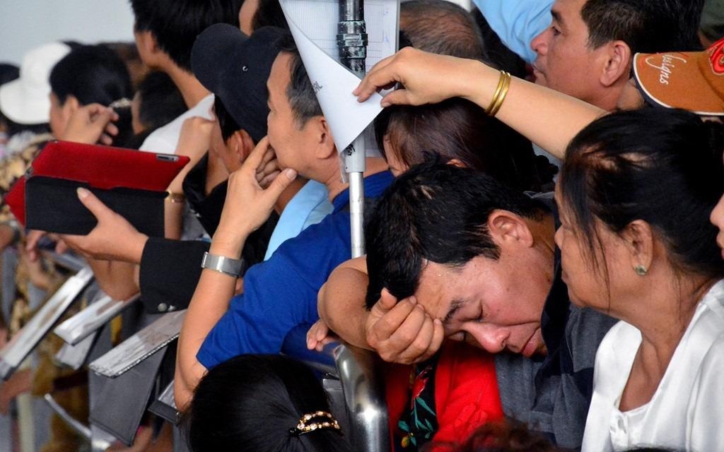 Am anh ket xe o Tan Son Nhat: Mot nguoi di muoi nguoi tien hinh anh