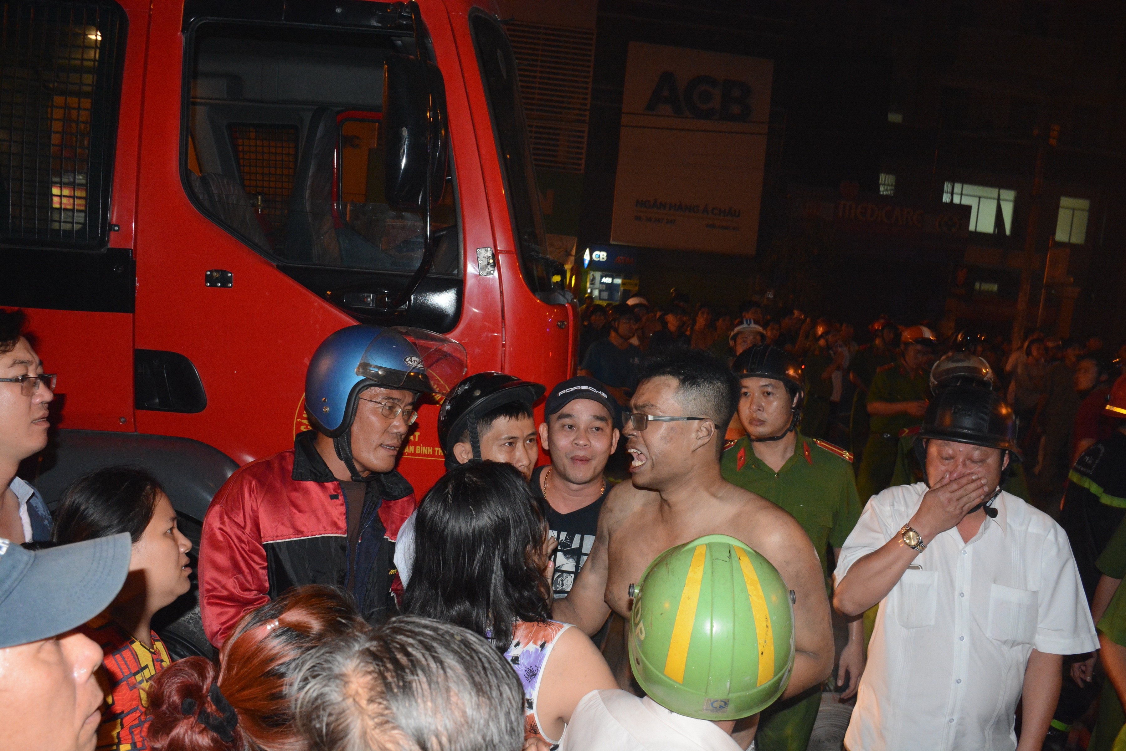 leo thang giai cuu nguoi dan vu chay anh 6