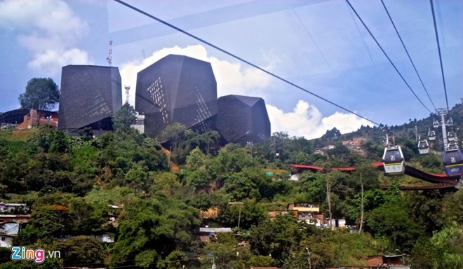 cap treo vao Tan Son Nhat anh 2