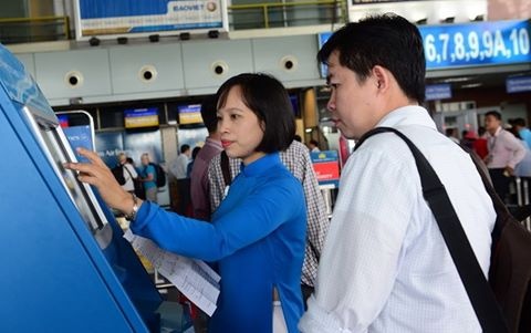 Check-in ngoai san bay, Tan Son Nhat van khong thoat ket xe hinh anh
