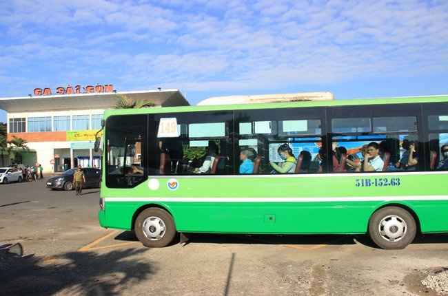 Mo hai tuyen xe buyt vao ben trong Ga Sai Gon hinh anh