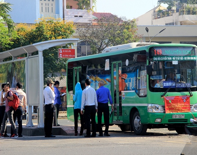 Hai tuyen xe buyt vao ga Sai Gon anh 1