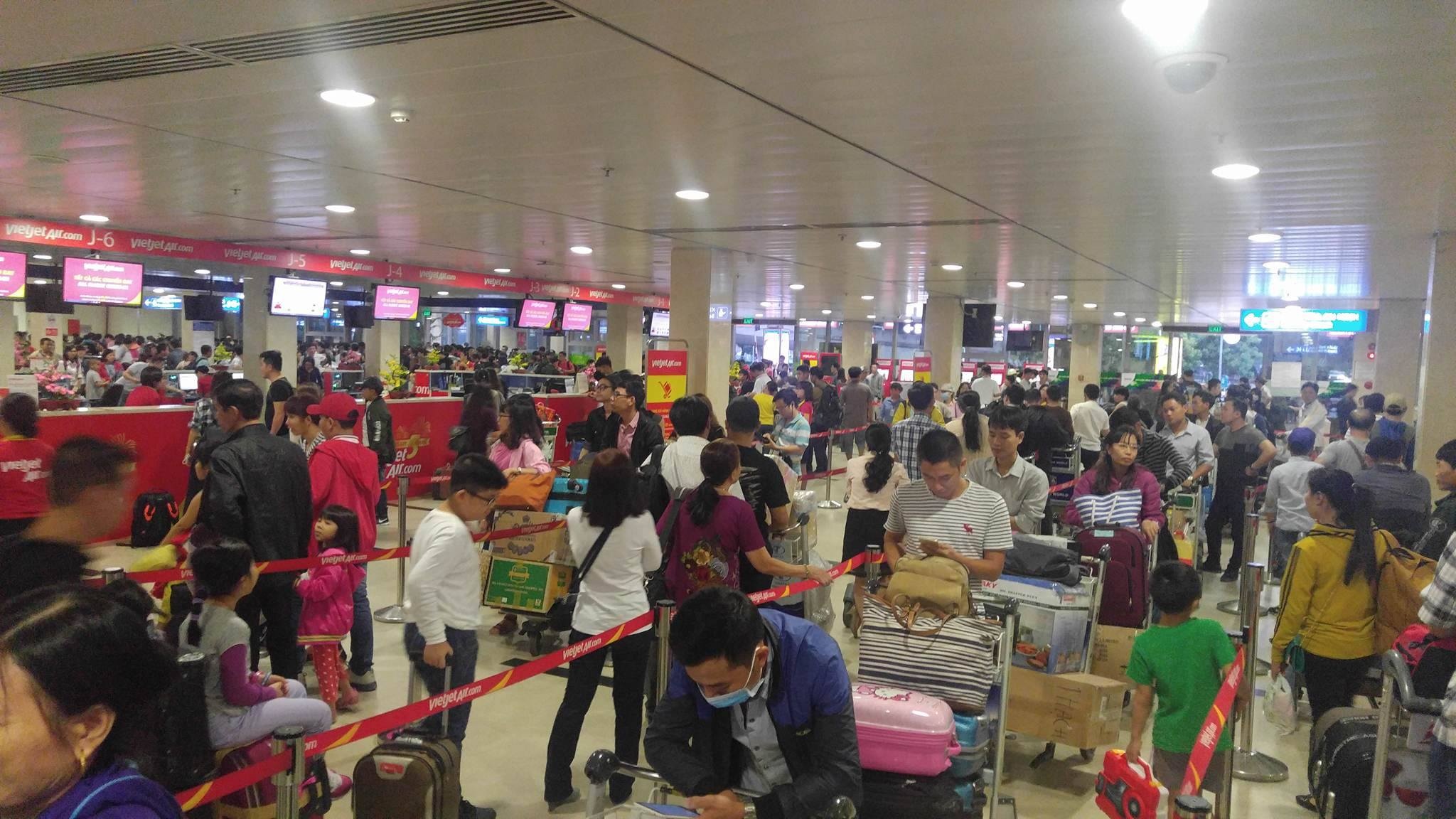 San bay dong duc ngay giap Tet anh 2