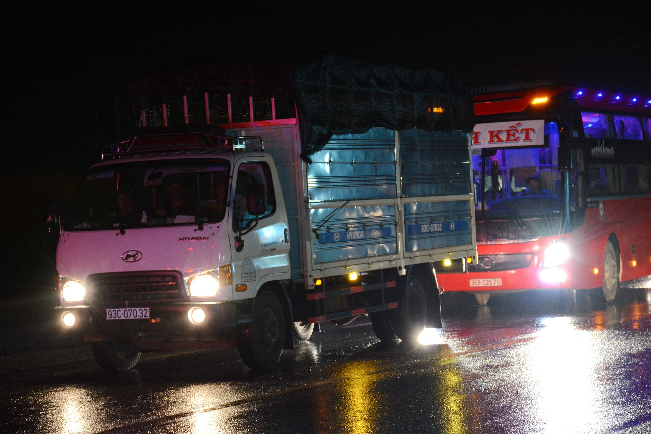 Kẹt xe trên đèo Cả ảnh 2 Ket xe tren deo Ca anh 2