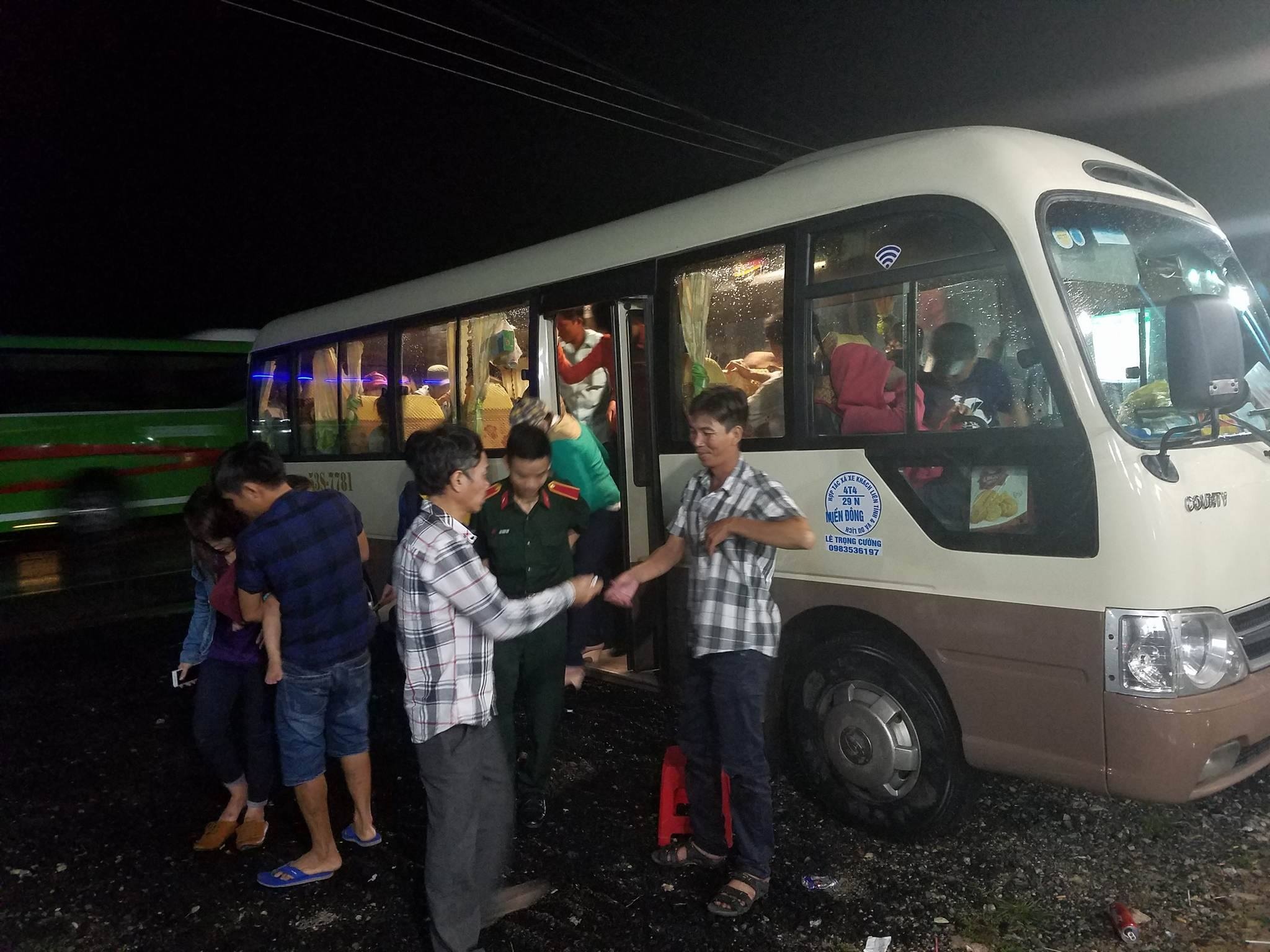 Gian nan tren chuyen xe ve que anh 2