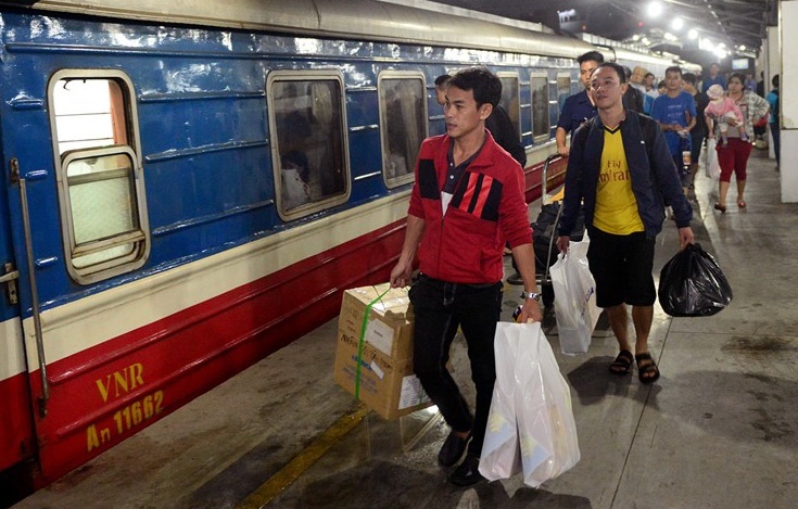 Hon 9.000 hanh khach ve que ngay 30 Tet tai ga Sai Gon hinh anh