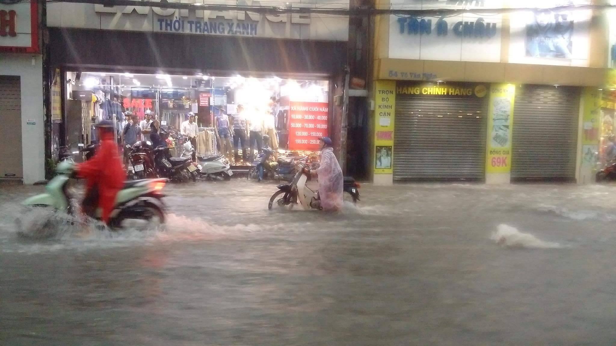 Sai Gon nhan con mua lon dau nam anh 8