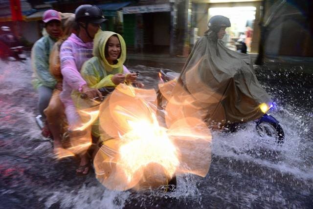 Sai Gon nhan con mua lon dau nam anh 6